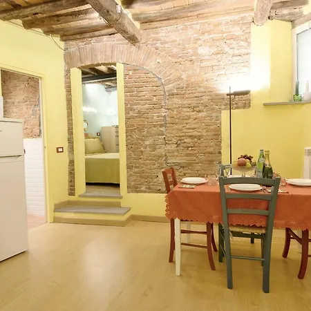 Apartment Cozybricks In - In Historical Center - Air Cond & Wifi - Lucca
